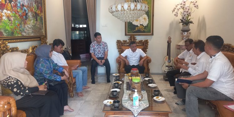 KADIN Kunjungi Wali Kota Palu Dalam Rangka Penyerahan Fasilitas UMKM