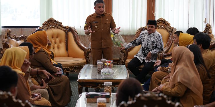 Wali Kota Palu Menerima Kunjungan Siswa dan Guru SMP Negeri 2 Palu