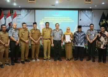 Guru Tua Mendapat Pengesahan Status Kewarganegaraan Indonesia