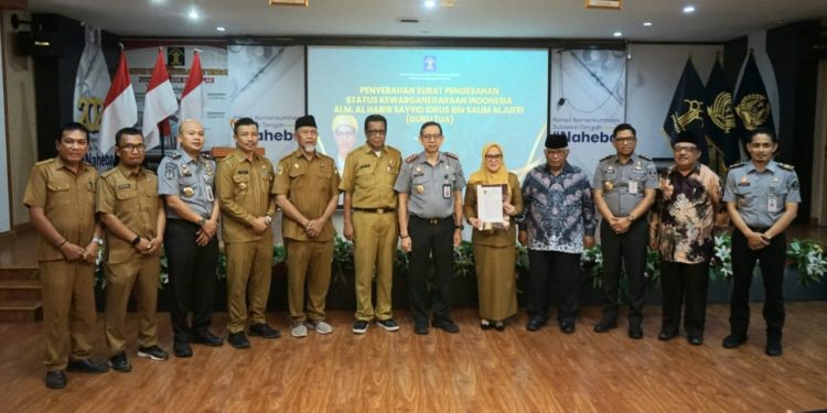 Guru Tua Mendapat Pengesahan Status Kewarganegaraan Indonesia