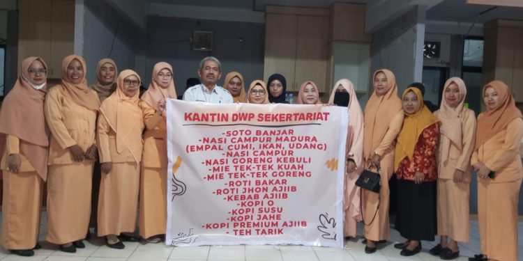 dr. Husaema Resmikan Kantin DWP Setda Kota Palu di Area Food Court Kantor Wali Kota