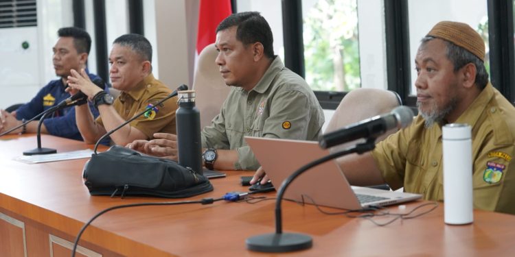 Wali Kota Palu Gelar Rapat Bersama DLH Bahas Penanganan Sampah Melalui Padat Karya