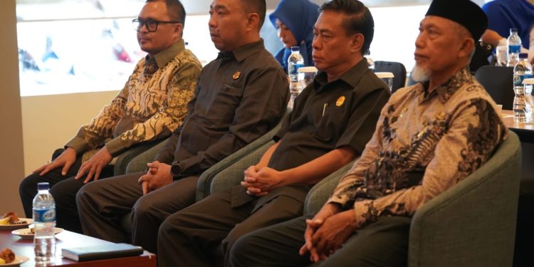 Asisten I Setda Kota Palu Hadiri Rakor KPU Kota Palu Tentang Tahapan Pencalonan Pemilihan Wali Kota dan Wakil Wali Kota Palu Tahun 2024