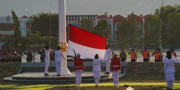 Wali Kota Palu Kembali Menjadi Inspektur Upacara, Pasukan Sadewa Bertugas Menurunkan Bendera Sang Merah Putih Pada Peringatan HUT Kemerdekaan RI Ke-79