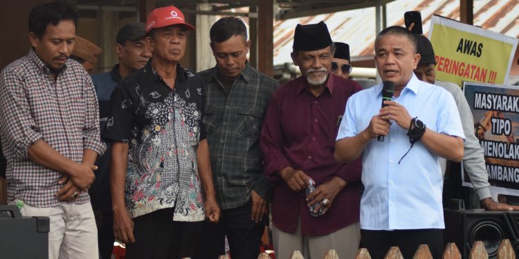 Wali Kota Palu Temui Masyarakat Tipo Saat Gelar Aksi Penolakan Tambang