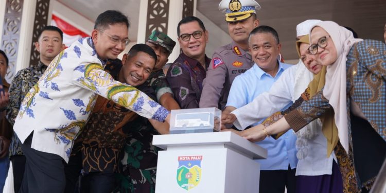 Hadianto Rasyid Resmi Melaunching 26 Bus Rapit Transit di Kota Palu