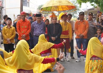 Wali Kota Palu Secara Resmi Membuka Penyelenggaraan Festival Tangga Banggo Ke-5 Kelurahan Siranindi