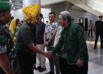 Asisten Perekonomian dan Pembangunan Setda Kota Palu Hadiri Penyambutan Danrem 132 Tadulako Brigjen TNI Deni Gunawan