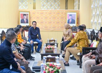 Asisten Pemerintahan dan Kesra Setda Kota Palu Hadiri Penyambutan Datangan Menkumham RI Supratman Andi Agtas di Bandara Mutiara Sis Aljufri Palu