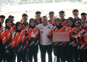 Raih Juara Umum POPDA Tingkat Provinsi Sulteng, Wali Kota Serahkan Bonus Untuk Kontingen Kota Palu