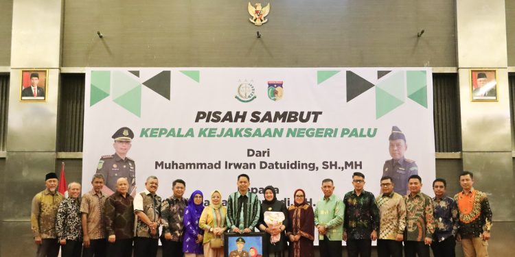 Plh Wali Kota Palu Hadiri Pisah Sambut Pejabat Lama Kajari Palu Irwan Datuiding ke Pejabat Baru Muhammad Rohmadi