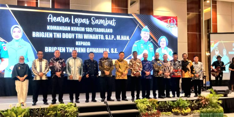 Plh Wali Kota Palu Hadiri Acara Lepas Sambut Komandan Korem 132/Tadulako Brigjen TNI Dody Tri Winarto, Kepada Pejabat baru Brigjen TNI Deni Gunawan