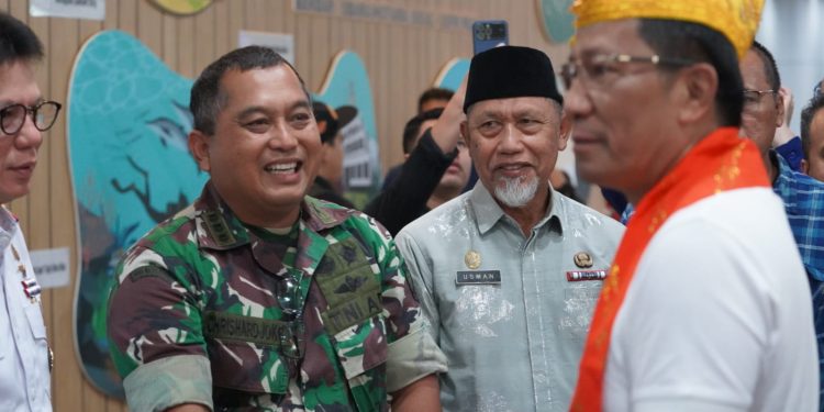 Asisten Pemerintahan dan Kesra Setda Kota Palu Turut Hadir Menyambut Kedatangan Menkumham RI Supratman Andi Agtas