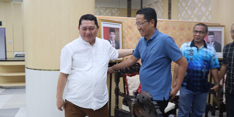 Pjs Wali Kota Palu Turut Mengantar Menkumham RI Supratman Andi Agtas Di Bandara Mutiara Sis Al-Jufri