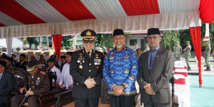 Asisten Pemerintahan dan Kesra Setda Kota Palu Hadiri Upacara Peringatan HUT ke-79 TNI di Lapangan Yonif 711/Raksatama