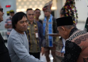 Asisten Pemerintahan dan Kesra Setda Kota Palu Turut Menyambut Kedatangan Wakil Ketua MPR RI Abcandra Muhammad Bersama Komeng