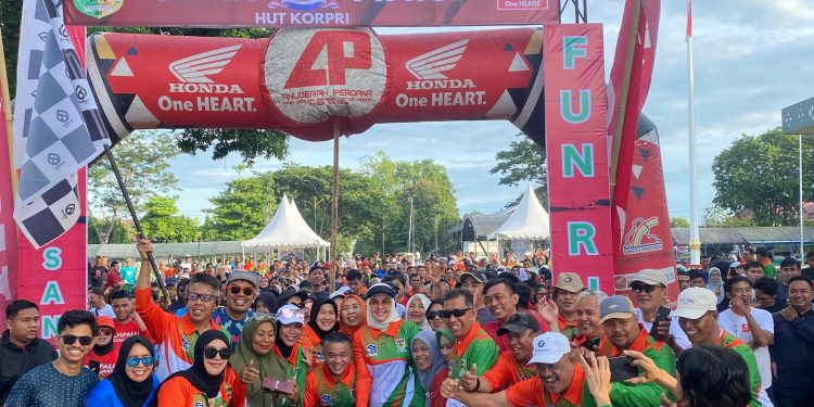 Wali Kota Palu Melepas Peserta KORPRI Fun Run 5K