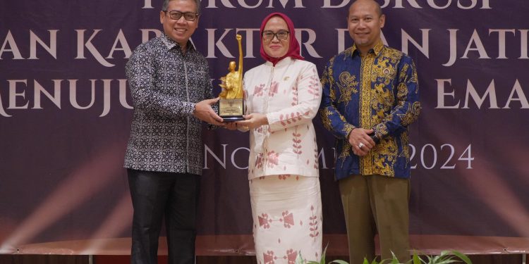 Pemerintah Kota Palu Raih Anugerah Revolusi Mental 2024 Kategori Pemerintah Daerah