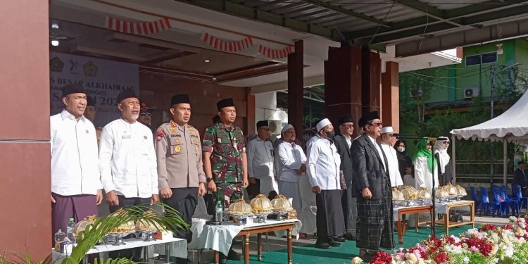 Asisten Pemerintahan dan Kesra Setda Kota Palu Hadiri Apel Akbar Peringatan Hari Santri Nasional Tahun 2024