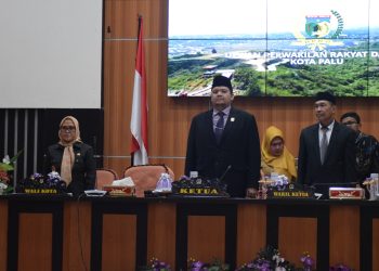 Sekkot Palu Hadiri Rapat Paripurna DPRD Kota Palu Tentang Pandangan Umum Fraksi Terhadap APBD Tahun 2025