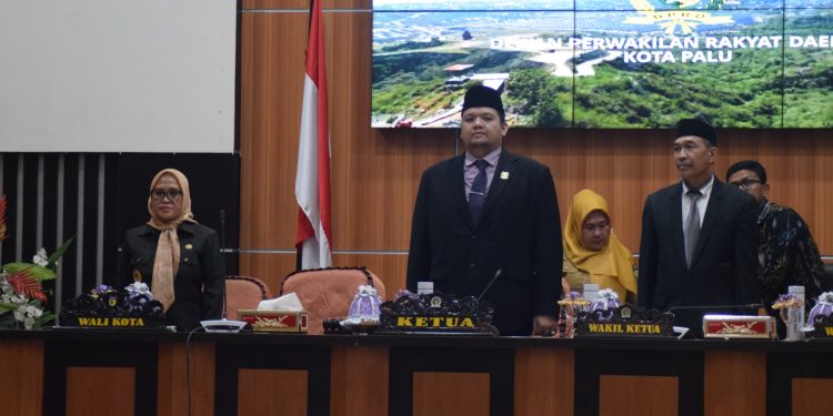 Sekkot Palu Hadiri Rapat Paripurna DPRD Kota Palu Tentang Pandangan Umum Fraksi Terhadap APBD Tahun 2025