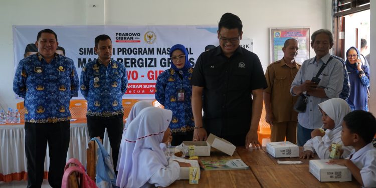 Pjs Wali Kota Palu Hadiri Simulasi Program Nasional Makan Bergizi Gratis Bersama Wakil Ketua MPR RI