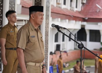 Asisten Imram Lataha Bertindak Sebagai Pembina Upacara Peringatan Hari Kesehatan Nasional Tahun 2024
