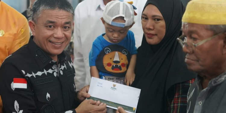 Wali Kota Secara Simbolis Serahkan Bantuan Kepada 219 Penerima Manfaat Dari Baznas Kota Palu