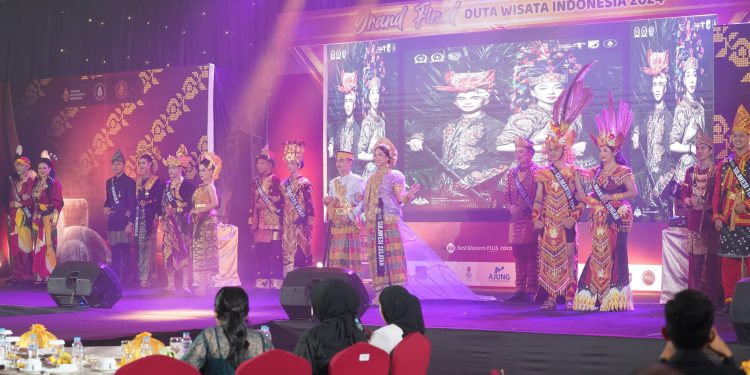 Wakili Wali Kota Kadis Pariwisata Kota Palu Hadiri Malam Puncak Grand Final Pemilihan Duta Wisata Indonesia 2024