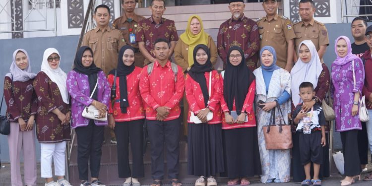 Wawali Palu Melepas Kafilah Kota Palu Ikuti Festival Seni dan Qasidah Nasional ke-29 Tahun 2024