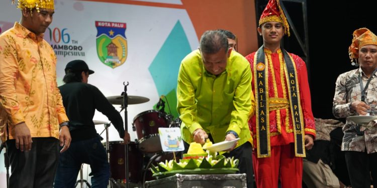 Asisten III Setda Kota Palu Secara Simbolis Membuka Wonderful of Tanjoruru ke-2