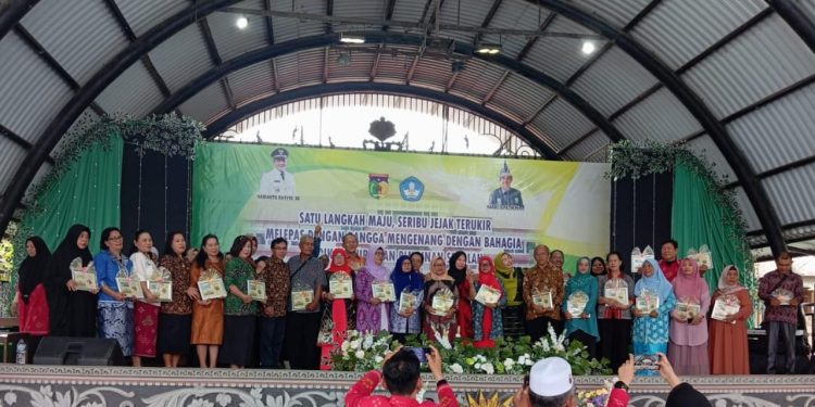 Pelepasan Purna Tugas Kepala Sekolah dan Guru Wilayah II, Ini Pesan Wali Kota Palu
