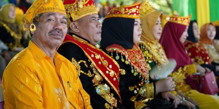 Asisten Administrasi Perekonomian Setda Kota Palu Hadiri Upacara Peringatan HUT Ke-21 Kabupaten Tojo Una-Una