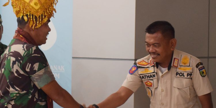 Kasat Pol PP Kota Palu Sambut Kedatangan Pangdam XIII/Merdeka