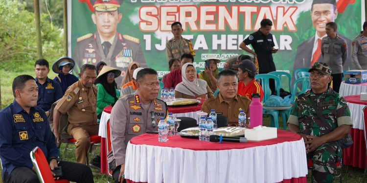 Dukung Program Swasembada Pangan 2025, Wali Kota dan Kapolresta Palu Tanam Jagung di Kelurahan Petobo