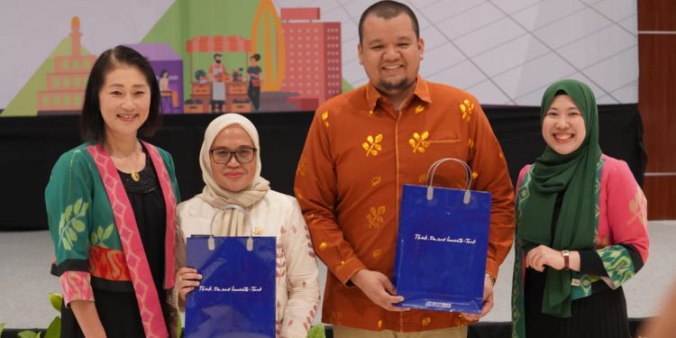 Sekda Kota Palu Secara Resmi Membuka Diseminasi Riset Dan Strategi Ekonomi Inklusif