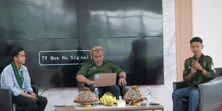 Sekdis DLH Kota Palu Hadiri Seminar Lingkungan