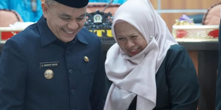 Wali Kota Palu dan Wakil Wali Kota Palu Hadiri Rapat Paripurna DPRD Kota Palu Bahas Usulan Pemberhentian dan Pengesahan Pasangan Calon Wali Kota dan Wakil Wali Kota Terpilih Pada Pilkada 2024