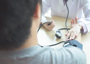 Inovasi Terapi Hipertensi di Puskesmas Singgani Palu: Kombinasi Obat dan Jus Timun Turunkan Tekanan Darah Pasien