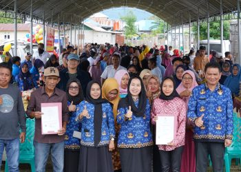 Wawali Imelda Liliana Muhidin Secara Resmi Membuka Pasar Murah Ramadhan 1446 H di Kelurahan Kayumalue Ngapa