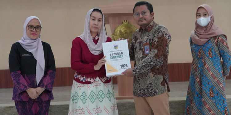 Wawali Imelda Serahkan Laporan Keuangan Pemkot Palu Tahun 2024 Kepada BPK Perwakilan Sulteng