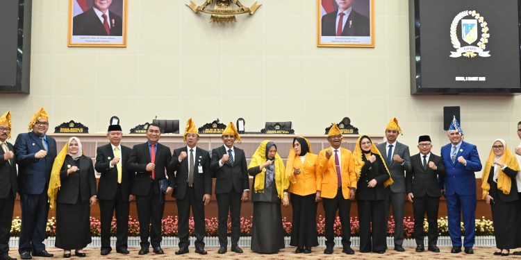 Sekda Kota Palu Hadiri Rapat Paripurna Sertijab Gubernur Sulteng