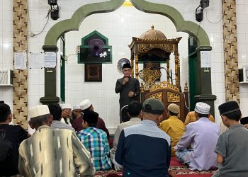Wali Kota Palu Salat Tarwih di Masjid Al-Ittihad Kelurahan Ujuna