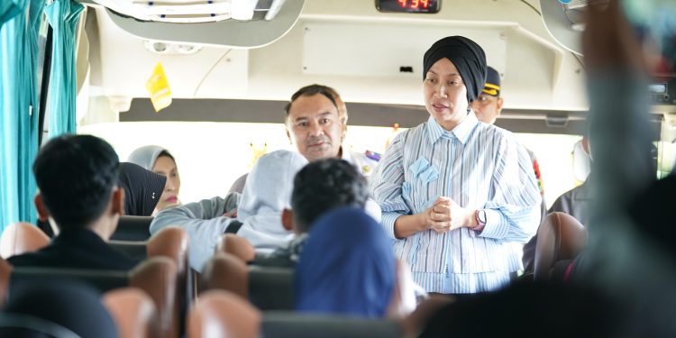 Wawali Palu Menyambut Kedatangan Peserta Program Mudik Gratis Tahun 2025 Dari Kota Makassar
