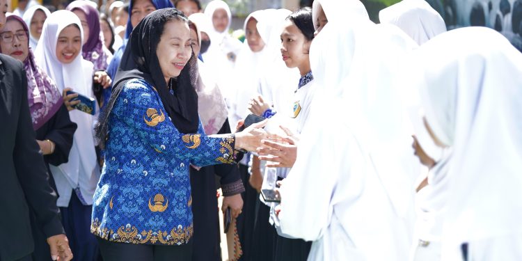 Wawali Imelda Hadiri Halal Bihalal SMP Negeri 2 Palu
