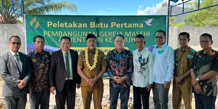 Asisten I Setda Kota Palu Hadiri Peletakan Batu Pertama Pembangunan Gereja Masehi Advent Hari Ketujuh (GMAHK) Jemaat Tatura