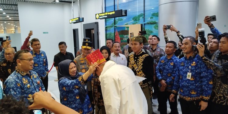 Plt Asisten Administrasi dan Perekonomian Hadir Dalam Penyambutan Wamen Investasi dan Hilirisasi RI