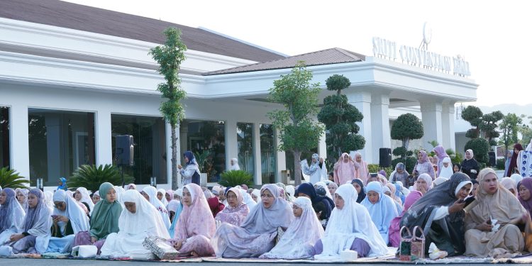 Salat Idul Fitri 1446 H di Halaman Sriti Convention Hall Palu, Wawali Imelda : Mari Bekerja Dengan Baik Untuk Kemajuan Kota Palu