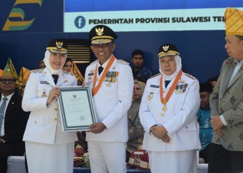 Upacara HUT Ke-61 Provinsi Sulawesi Tengah, Wawali Imelda Terima Penghargaan Pratama Pencapaian Universal Health Coverage