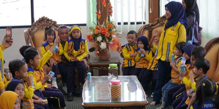 Wali Kota Hadianto Menerima Kunjungan Peserta Didik TK Putra Palu
